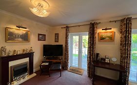 Private Apartment In Windsor